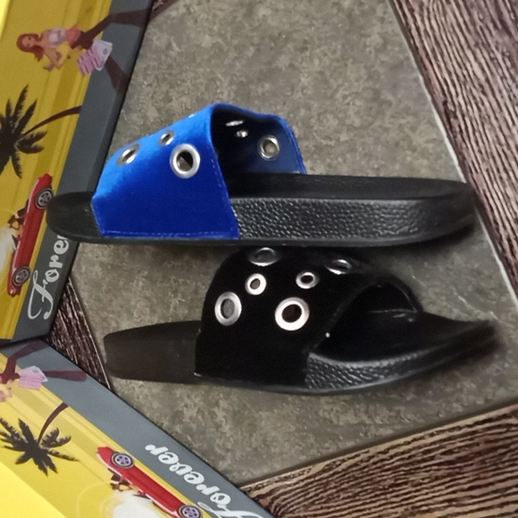 Sandals size 7 2 pairs for $22 - Picture 4 of 4